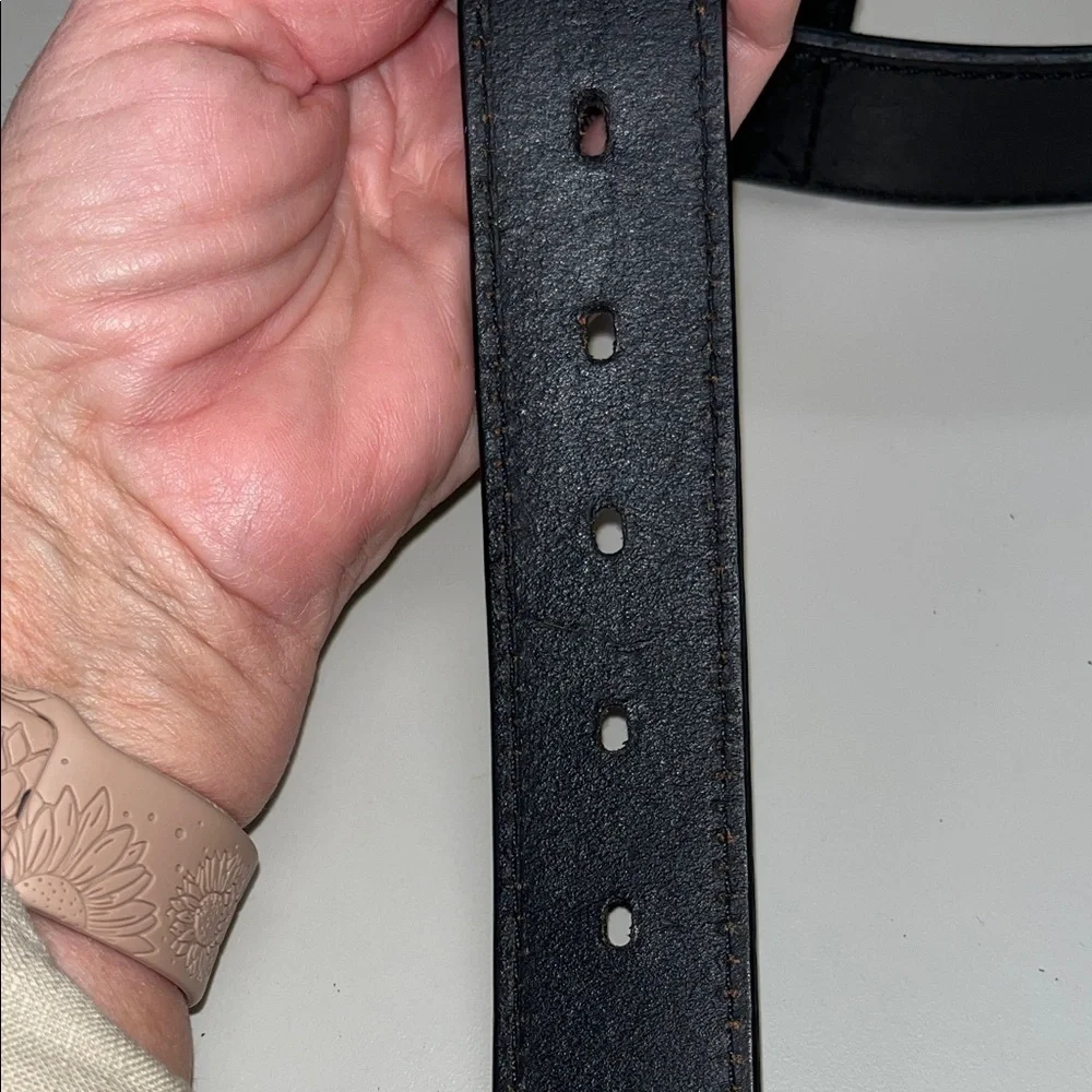 Source Unknown Black Leather Money Belt w/ Silver Buckle size 42”